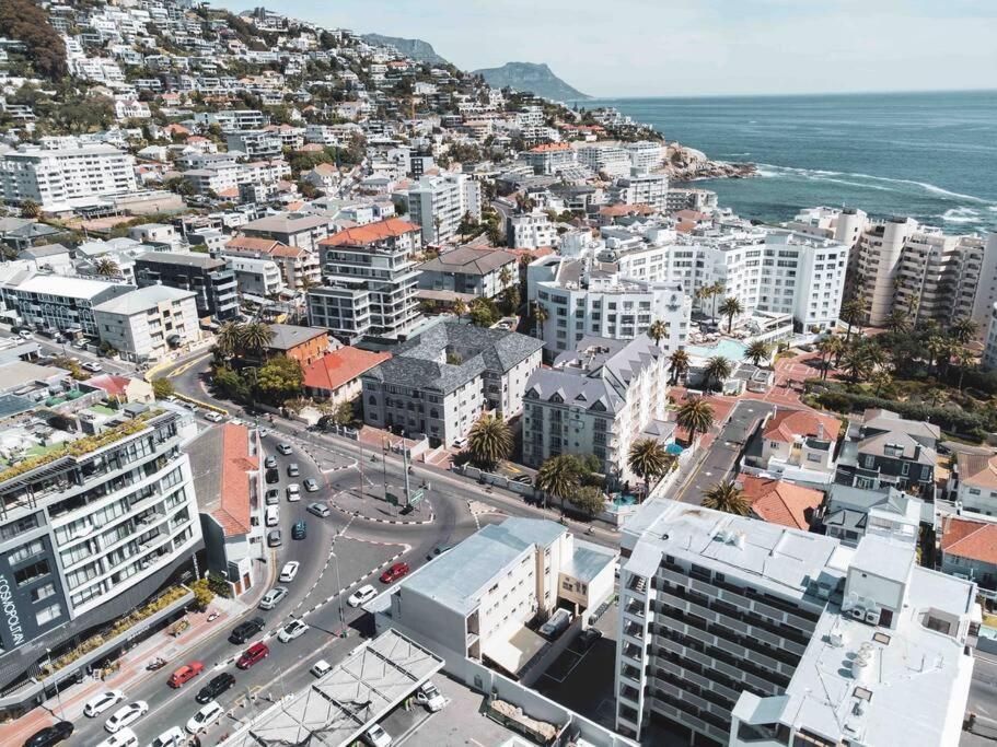 Cozy One-Bedroom In The Heart Of Sea Point Cape Town Bagian luar foto